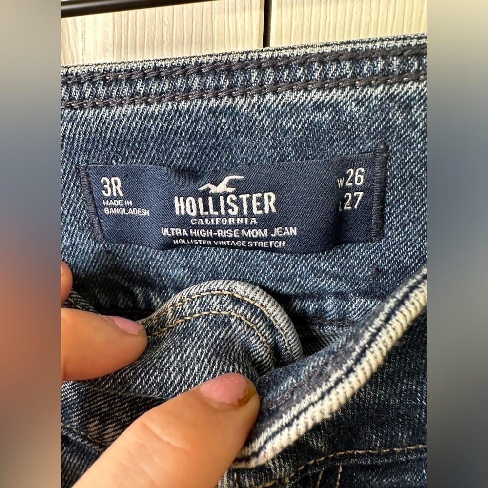 Hollister Jeans Womens 3 Regular 26x27 Ultra High Rise Mom Jean Dark Wash Cuffed - Picture 3 of 5